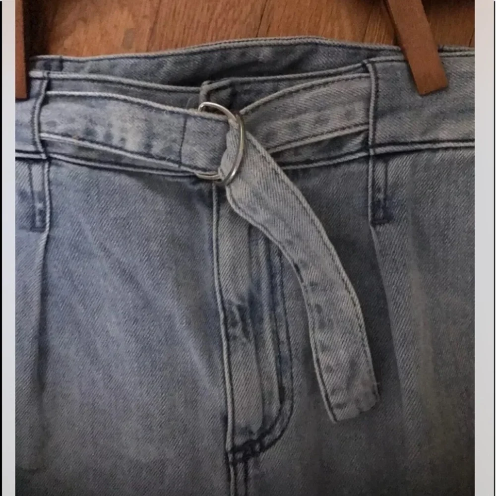 NWOT Free People High Waisted Belted Distressed jeans size 30